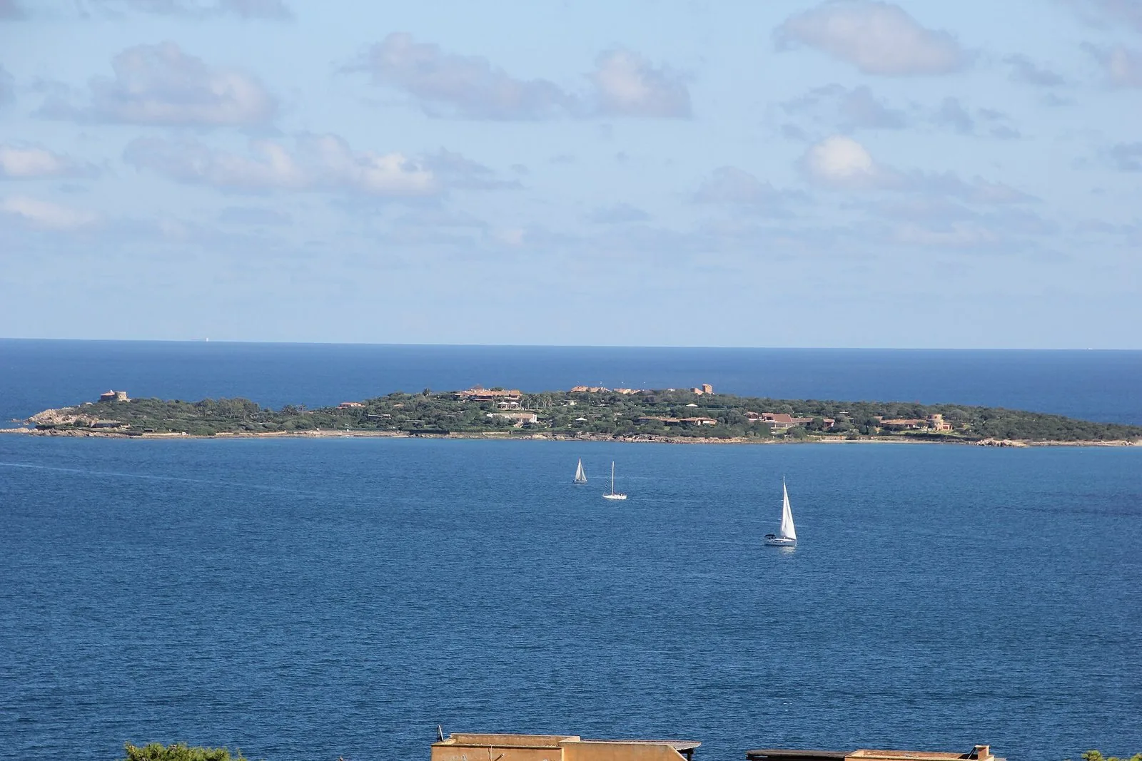 Veduta del porto di Porto Rotondo con le barche ormeggiate